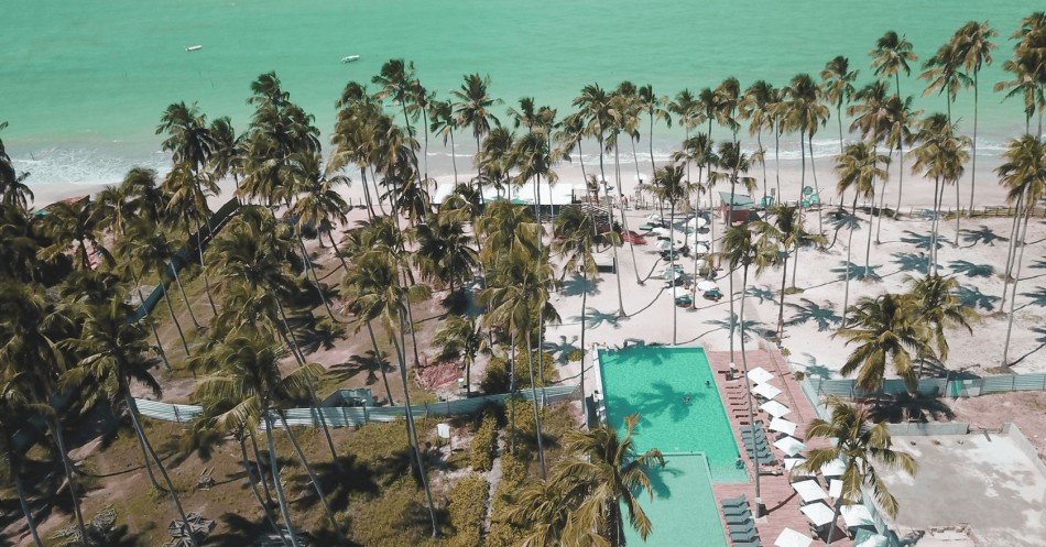 Beach club no Ipioca Beach Residence com vista para o mar